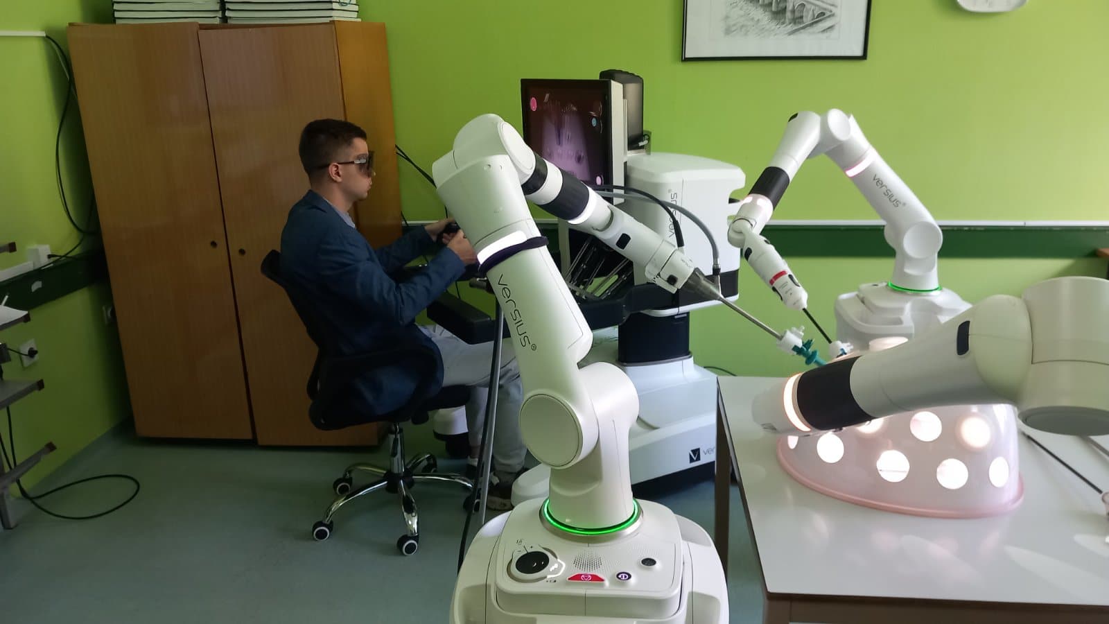 U JU Bolnici Travnik danas održana radionica o laparoskopskim kolorektalnim operacijama (FOTO+VIDEO)