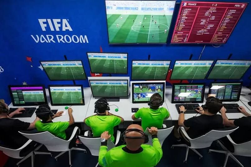 Sprema se revolucija u FIFA-i: Treneri će moći tražiti gledanje VAR-a