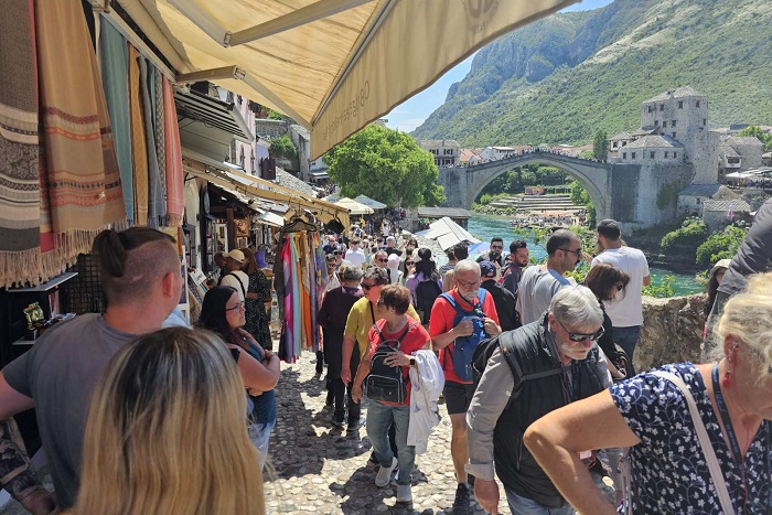 Turisti sa svih kontinenata preplavili Mostar