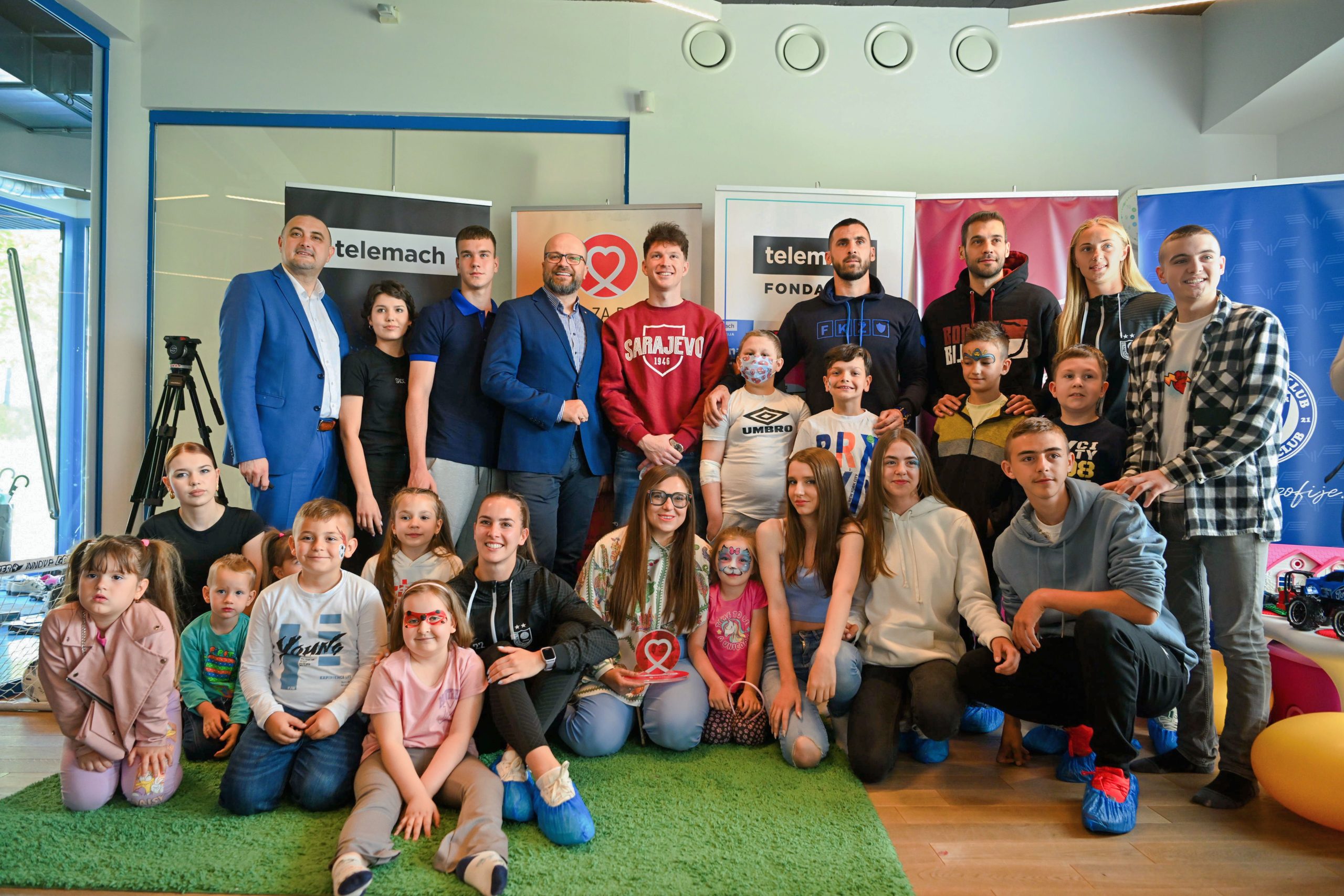 Telemach obnovio ugovor sa Srcem za djecu oboljelu od raka i ujedinio gradske fudbalske rivale u humanoj misiji