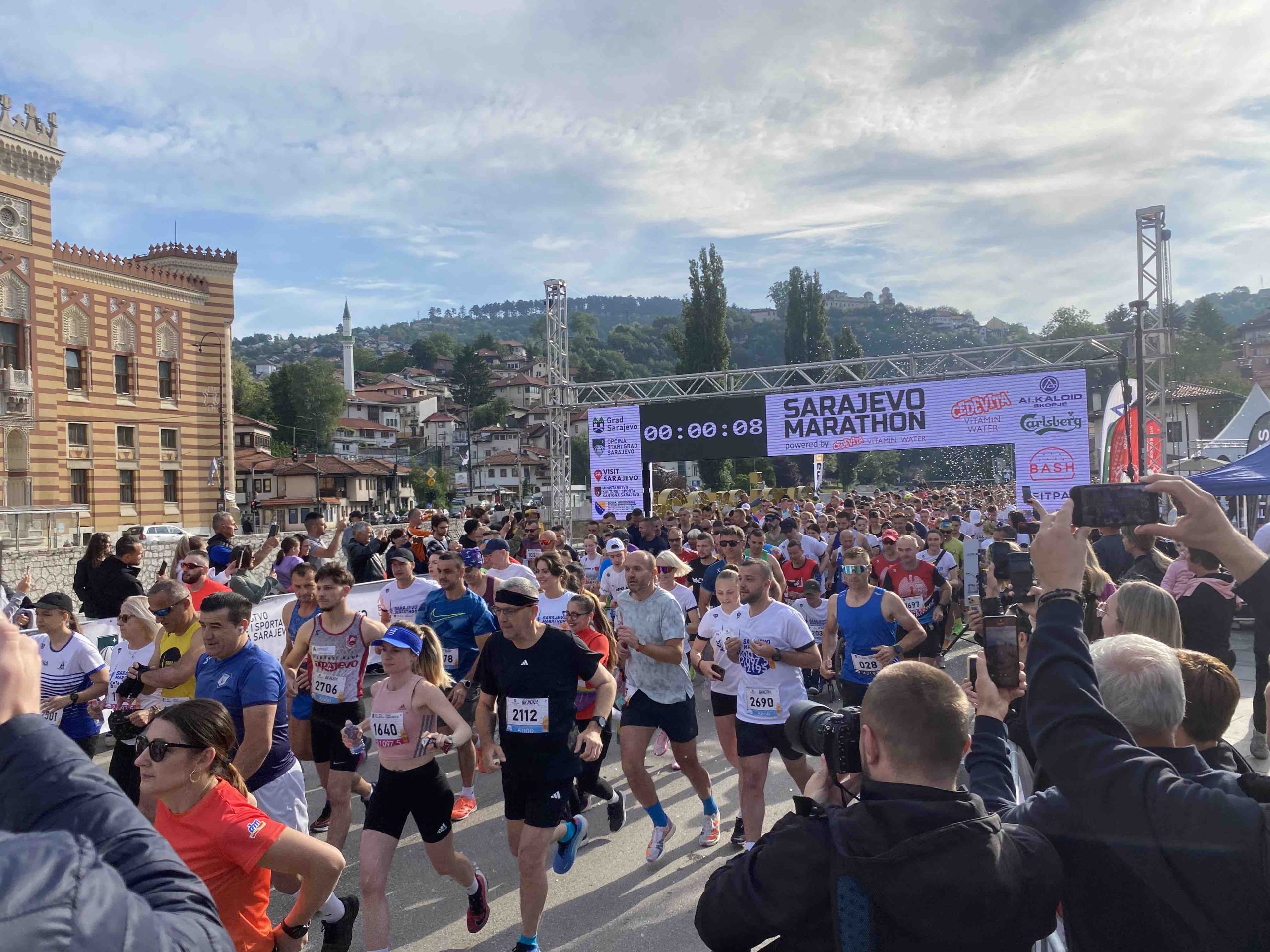Peti sarajevski maraton: Više hiljada učesnika potrčalo ulicama Sarajeva