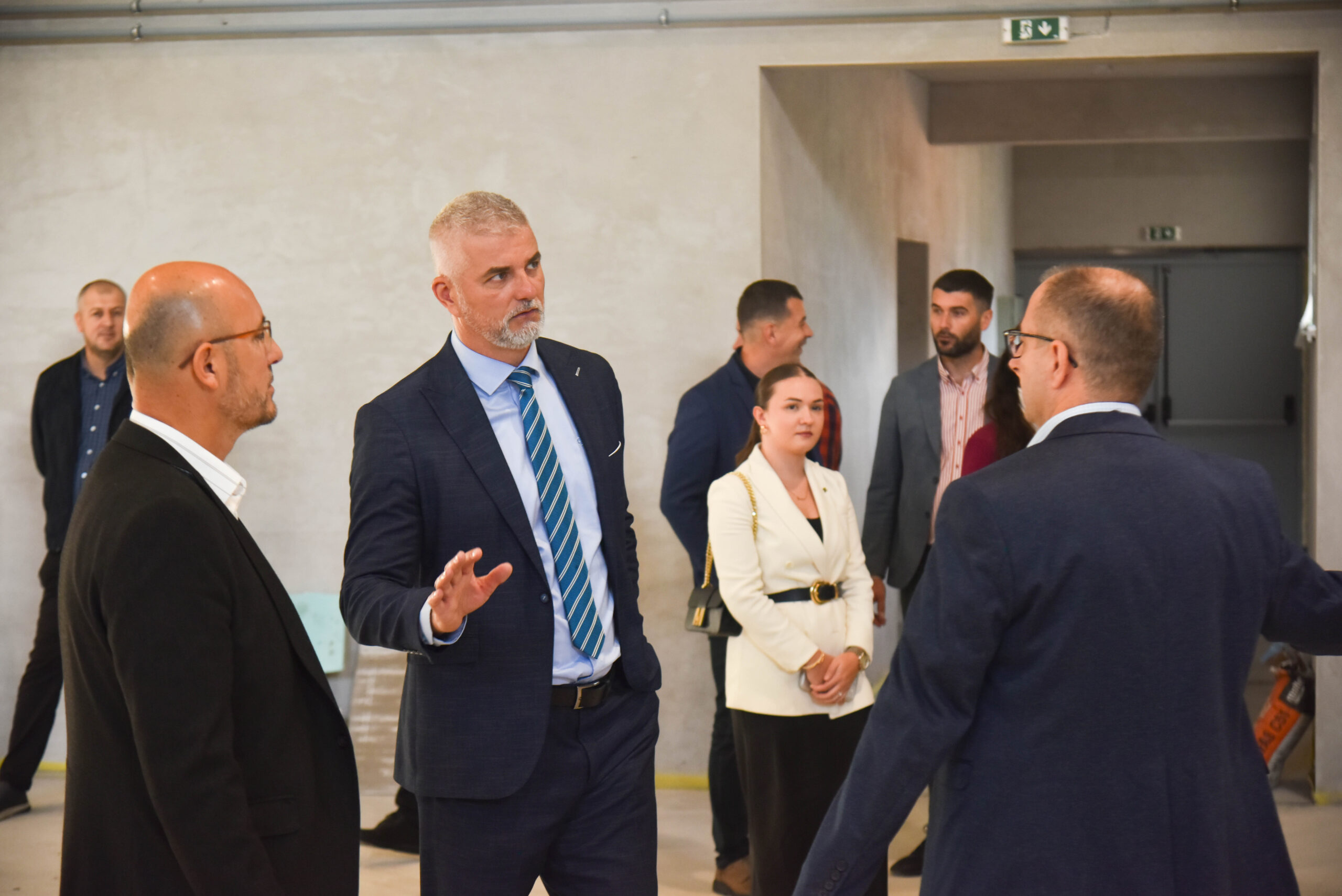 Važan projekat za Vitez: Akeljić, Ramić i vijećnici obišli radove na izgradnji fiskulturne sale
