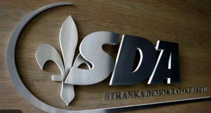 Mladi SDA osudili bilborde s likom Alije Izetbegovića u Istočnom Sarajevu: „Javne površine ne smiju biti prostor za širenje netrpeljivosti“